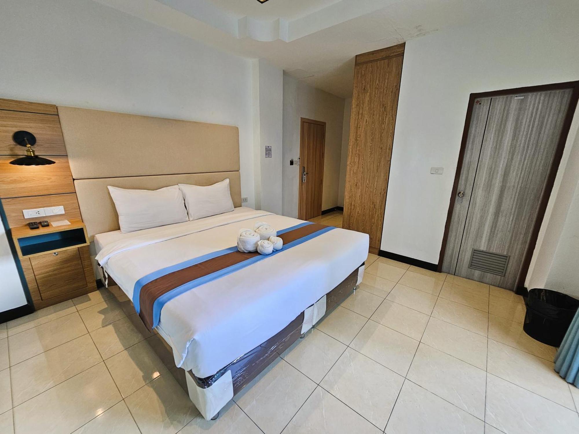 The Base Inn Pattaya Luaran gambar