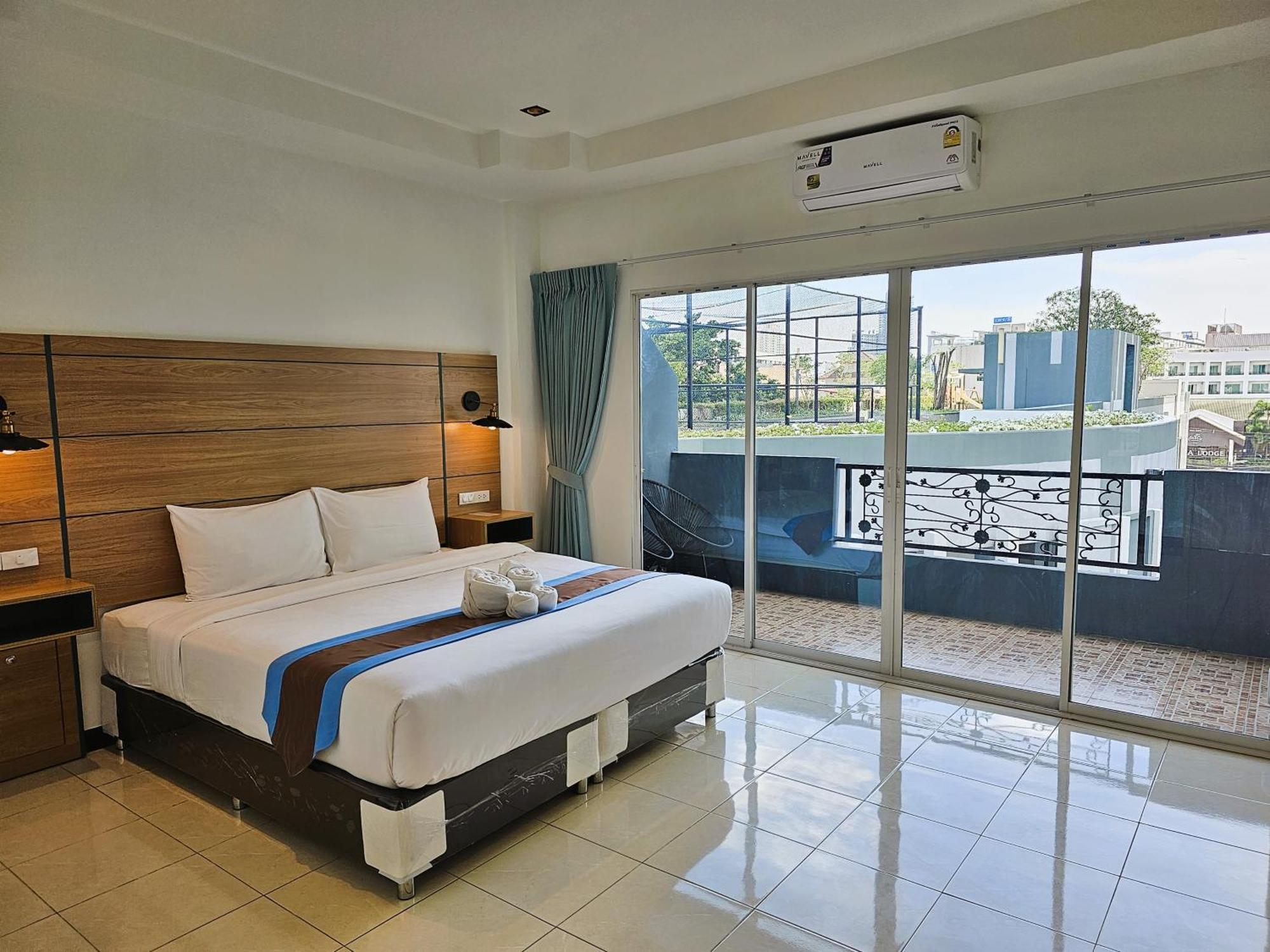 The Base Inn Pattaya Luaran gambar