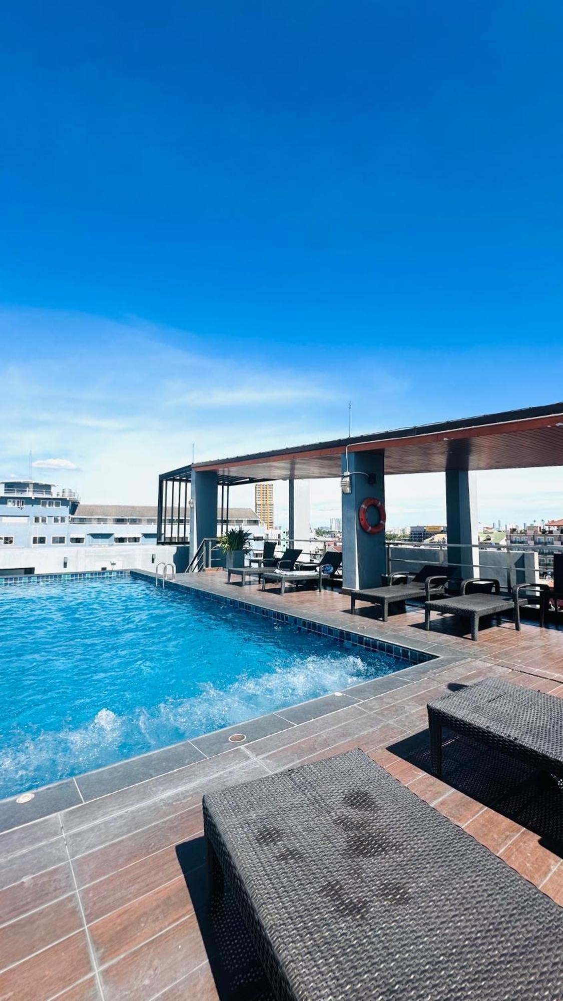 The Base Inn Pattaya Luaran gambar