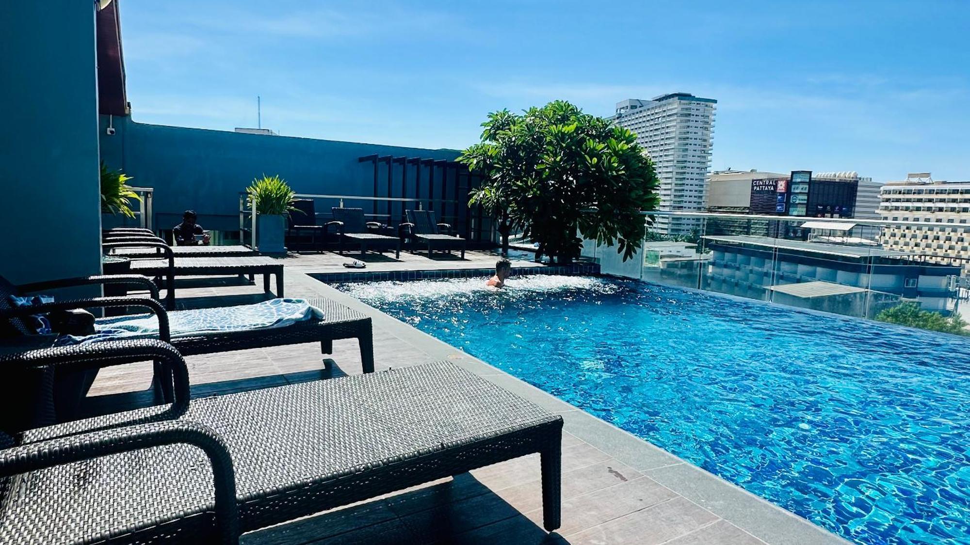 The Base Inn Pattaya Luaran gambar