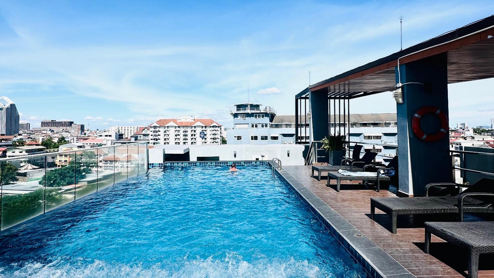 The Base Inn Pattaya Luaran gambar